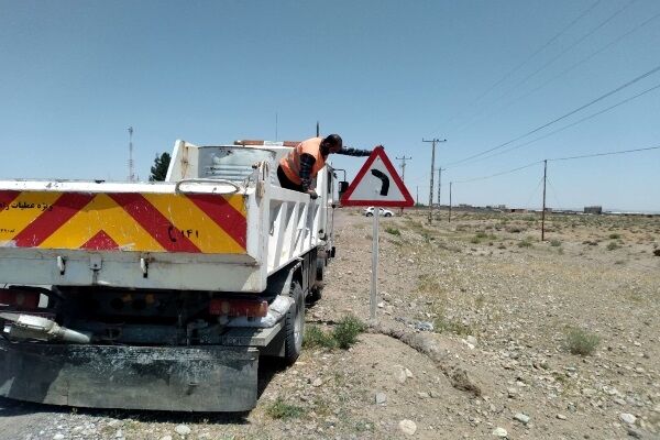 نصب ۵۴۰ تابلو انتظامی برای افزایش ایمنی جاده‌های چهارمحال‌وبختیاری