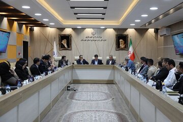 ببینید | نشست مدیرکل دفتر حقوقی سازمان ملی زمین و مسکن با کارشناسان حقوقی اداره کل راه و شهرسازی خوزستان