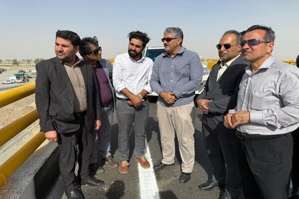 بازدید معاون عمرانی استاندار به همراه مدیر کل راه و شهرسازی از دو پروژه راه‌سازی شمال سیستان و بلوچستان