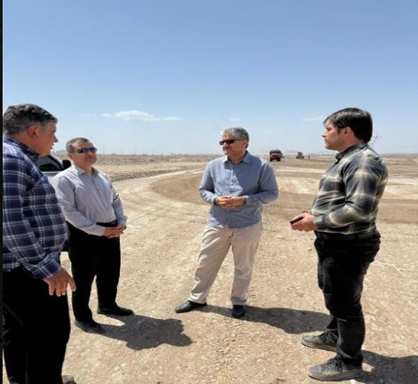 بازدید معاون عمرانی استاندار به همراه مدیر کل راه و شهرسازی
از دو پروژه راهسازی شمال سیستان و بلوچستان بازدید معاون عمرانی استاندار به همراه مدیر کل راه و شهرسازی از دو پروژه راهسازی شمال سیستان و بلوچستان