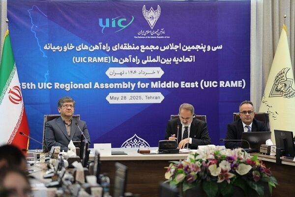 هدف‌گذاری برای حمل۵۴ میلیون تن بار با شبکه ریلی ایران تا پایان امسال