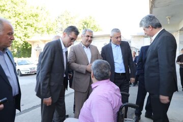 دیدار چهره به چهره معاون وزیر و مدیرعامل سازمان ملی زمین و مسکن و  پیمان آرامون مدیرکل و رئیس شورای هماهنگی راه و شهرسازی آذربایجان غربی با مردم شهرستان مهاباد