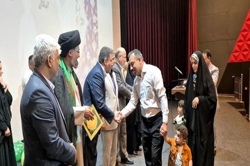 ببینید| برگزاری جشن واگذاری زمین در طرح جوانی جمعیت در شهرستان آبادان