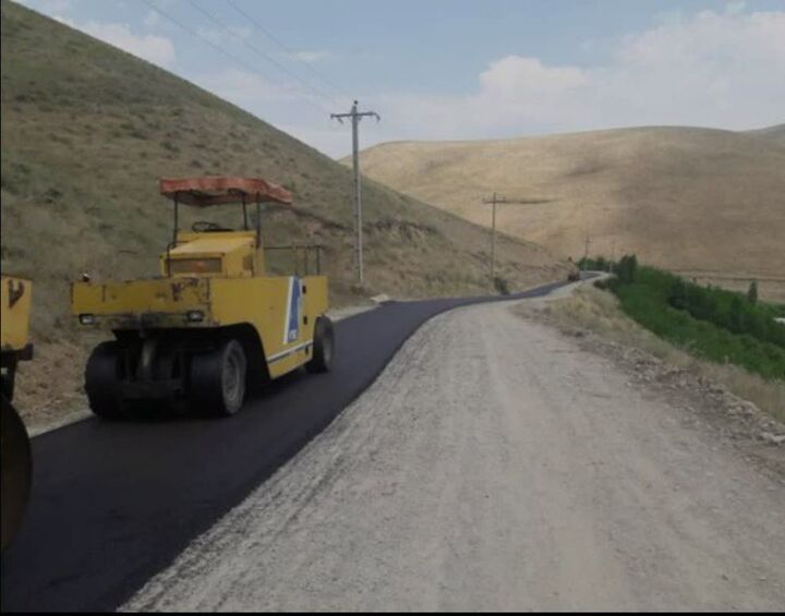 آغاز عملیات بهسازی راه روستایی چلگان-علی‌آباد معینی