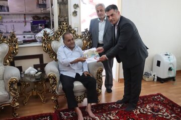 دیدار مدیرکل راه و شهرسازی آذربایجان شرقی با جانباز ۷۰ درصد دفاع مقدس