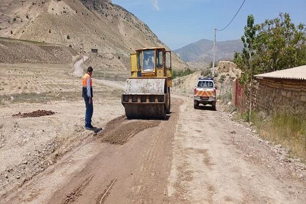 آغاز عملیات بهسازی محور روستایی آرتد در استان سمنان