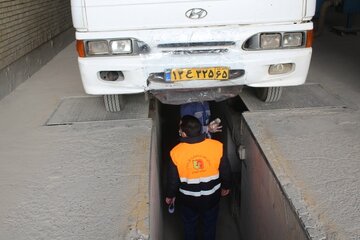 انجام بیش از ۱۷ هزار معاینه فنی خودروهای سنگین و نیمه ‌سنگین در استان کرمان