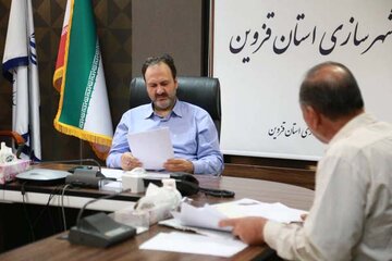 ببینید| ملاقات چهره‌به‌چهره مدیرکل راه و شهرسازی استان قزوین با مردم؛ پیگیری مسائل و شنیدن صدای شهروندان از نزدیک