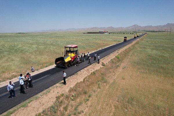 ویدیو | عملیات بهسازی و روکش آسفالت راه روستایی حکان از توابع شهرستان درگزین (استان همدان)