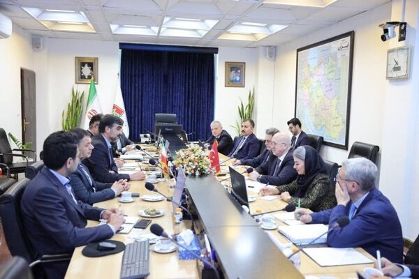 افزایش سطح مبادلات تجاری و حملونقل بینالمللی ایران و ترکیه با رفع مشکلات مرزی مشترک  نشست