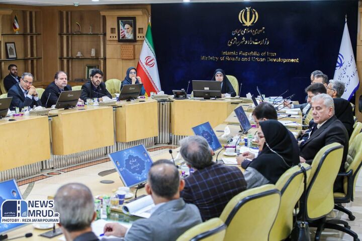 تاکید وزیر راه و شهرسازی بر نظارت بر نرخ بلیت هواپیما در ایام اربعین