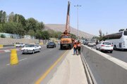 ببینید|ادامه عملیات ایمن سازی و‌ نصب نیوجرسی در آزاد راه تهران کرج -محدوده گرمدره