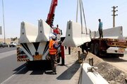 ببینید|ادامه عملیات ایمن سازی و‌ نصب نیوجرسی در آزاد راه تهران کرج -محدوده گرمدره