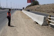 ببینید|ادامه عملیات ایمن سازی و‌ نصب نیوجرسی در آزاد راه تهران کرج -محدوده گرمدره