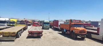 انتقال ۴۹ هزار تن کالای اساسی زنجان از بنادر جنوبی کشور با ناوگان باری جاده‌ای