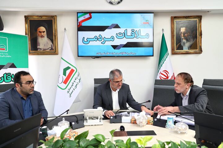 ملاقات عمومی مدیرعامل سازمان ملی زمین و مسکن با حضور تعدادی از مراجعان ملاقات مردمی مدیرعامل سازمان ملی زمین و مسکن