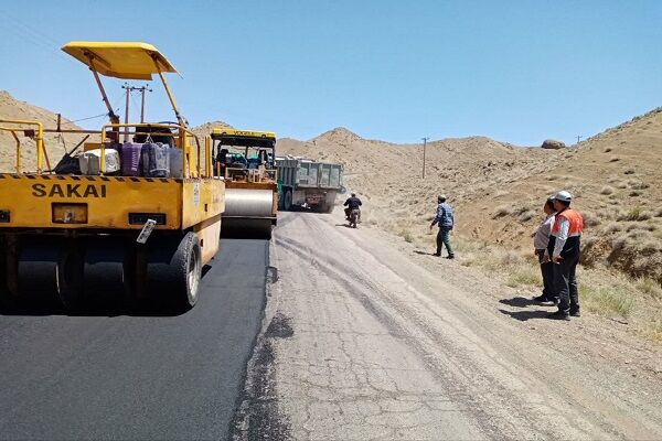 بهسازی وروکش آسفالت در محورهای فرعی واصلی  استان خراسان رضوی