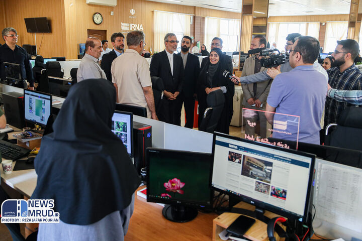 وزیر راه و شهرسازی از خبرگزاری ایرنا بازدید کرد