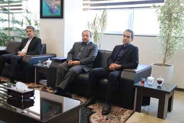 نشست مدیرکل راه وشهرسازی با مدیرعامل منطقه ازاد انزلی