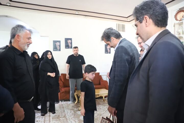 ببینید | دیدار مدیرکل راهداری استان اصفهان با خانواده‌های رانندگان جان‌باخته ناوگان حمل‌ونقل کالای استان در حادثه بندر شهید رجایی