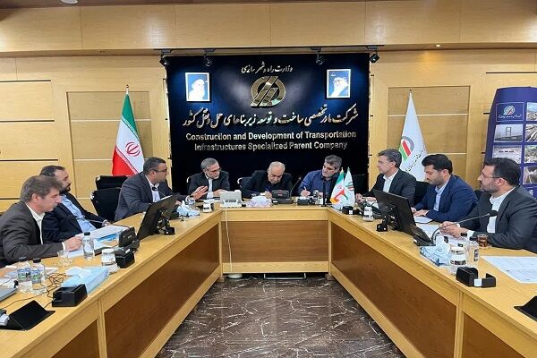 ببینید | نشست مسئولان استان سمنان با مدیرعامل شرکت ساخت و توسعه زیربناهای حمل و نقل کشور