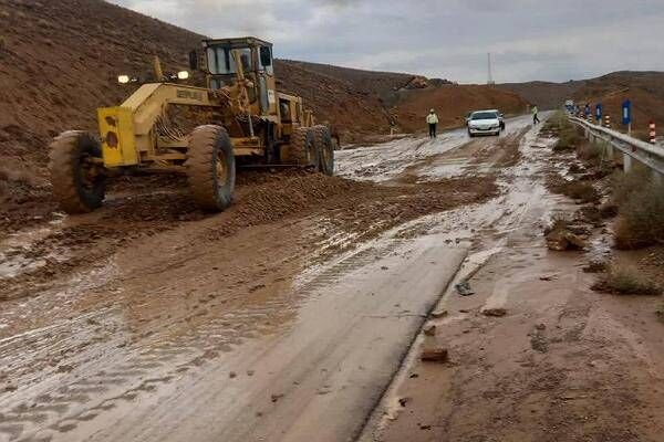 ببینید| عملیات ترمیم آب‌بردگی‌ها و خسارات سیل در محورهای خراسان جنوبی