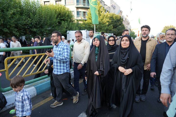 حضور وزیر راه و شهرسازی در مهمانی ۱۰ کیلومتری غدیر/ افزایش خدمات ریلی و جاده ای باتوجه به محدودیت‌های پروازی