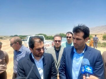 بازدید معاون راه و شهرسازی از پروژه در حال احداث کنارگذر شهر ایوان.jpg