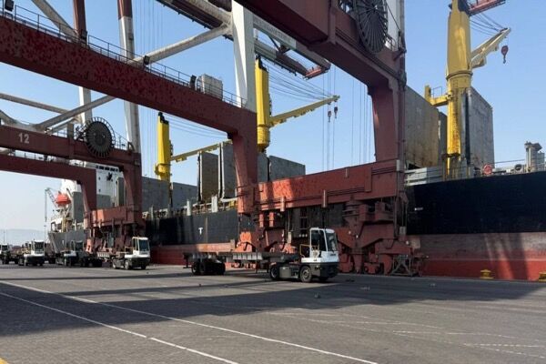 روال عادی فعالیت در پایانه بار بندرعباس و بندر شهید رجایی در استان هرمزگان برقرار است