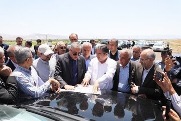 ببینید| بازدید استاندار آذربایجان‌غربی و مدیرکل راه و شهرسازی از عملیات راهسازی محور سه راهی ایواوغلی تا گیت ورودی منطقه آزاد ماکو