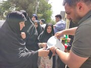 ببینید | برپایی ایستگاه پذیرایی از راهپیمایان جمعه خشم و نصر توسط ادارهکل راهداری و حملونقل جادهای استان اصفهان