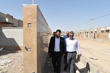 ببینید| نظارت مدیرکل راه و شهرسازی استان سمنان بر روند ساخت خانه های جایگزین مسکن مهر ناایمن سمنان