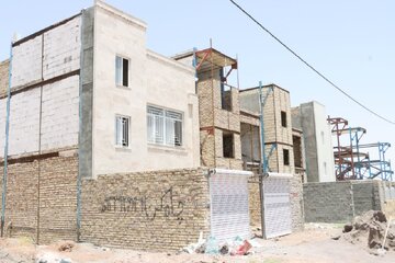 ببینید | بازدید معاون فنی سازمان ملی زمین و مسکن با همراهی مدیرکل راه و شهرسازی استان خراسان رضوی از سایت‌های نهضت ملی مسکن تایباد و امضای تفاهم‌نامه تامین قیر معابر