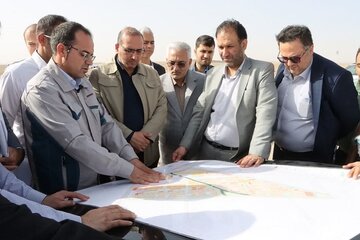 ببینید | نشست معاون فنی و مهندسی سازمان ملی زمین و مسکن با فرماندار شهرستان خواف و بازدید میدانی از سایت‌های بزرگ مسکن در محدوده سنگان و صنعت شهر فولاد خواف