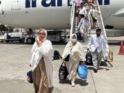 ببینید | بازگشت حجاج به وطن در فرودگاه مشهد