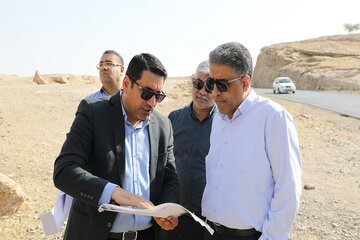 ببینید| بازدید مدیرکل راه و شهرسازی خوزستان به همراه معاونین و مسئولان شهرستان از پروژههای راهسازی و مسکن اندیکا