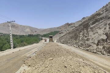 قطعه دوم پروژه بهسازی جاده سامان_حاشیه زاینده رود در چهارمحال و بختیاری تا هفته دولت آماده بهره برداری می‌شود