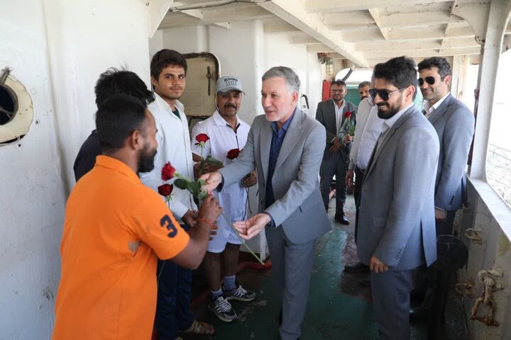 تجلیل از دریانوردان مستقر در بندر خرمشهر به مناسبت روز جهانی دریانورد خرمشهر