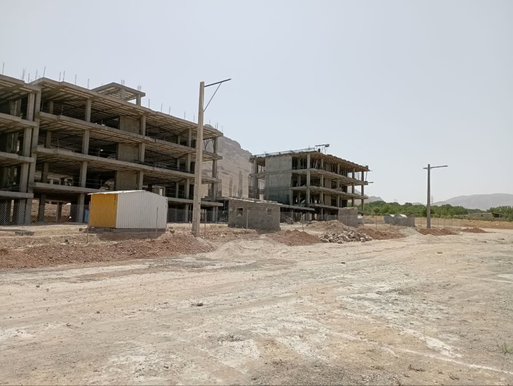 آغاز عملیات برقرسانی و اجرای شبکه آب و فاضلاب در سایت مسکن
ملی فرخشهر در استان چهارمحال و بختیاری آغاز عملیات برقرسانی و اجرای شبکه آب و فاضلاب در سایت مسکن ملی فرخشهر در استان چهارمحال و بختیاری