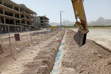 آغاز عملیات برق‌رسانی و اجرای شبکه آب و فاضلاب در سایت مسکن ملی فرخشهر در استان چهارمحال و بختیاری