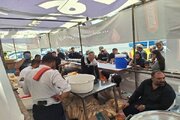 ببینید|برپایی موکب فعالان حمل و نقل و راهداری استان البرز و پذیرایی از عزاداران حسینی (ع) و مسافران در آزاد راه کرج قزوین محدوده پلیس راه
