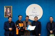 ببینید | تجلیل استاندار اصفهان مدیرکل راهداری و حمل‌و‌نقل جاده‌ای استان اصفهان به عنوان بخش‌ فعال در کاهش تصادفات و تلفات جاده‌ای استان