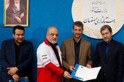 ببینید | تجلیل استاندار اصفهان مدیرکل راهداری و حمل‌و‌نقل جاده‌ای استان اصفهان به عنوان بخش‌ فعال در کاهش تصادفات و تلفات جاده‌ای استان