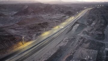 ببینید | بهره برداری از ۱.۵ کیلومتر روشنایی پل حرمک و چاه دیوان در محور مواصلاتی زابل ، زاهدان جهت تردد ایمن کاربران جاده ای توسط اداره کل  راهداری و حمل و نقل جاده ای سیستان و بلوچستان
