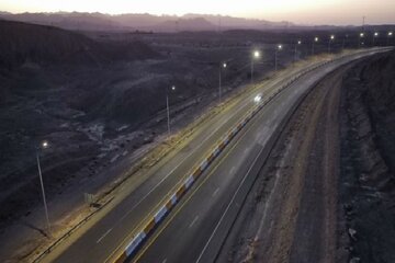 ببینید | بهره برداری از ۱.۵ کیلومتر روشنایی پل حرمک و چاه دیوان در محور مواصلاتی زابل- زاهدان جهت تردد ایمن کاربران جاده ای توسط اداره کل  راهداری و حمل و نقل جاده ای سیستان و بلوچستان