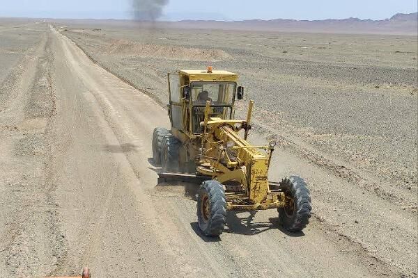 ببینید|اصلاح و شانه سازی راه و تسطیح  راههای روستایی خراسان جنوبی