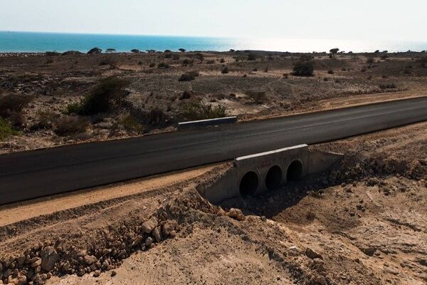 ۲۰کیلومتر خط کشی در محورهای قشم استان هرمزگان/ انجام ۲۰ کیلومتر روکش آسفالت  قشم