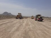ببینید| ساخت ۳۰ کیلومتر بزرگراه در محور خاش- سراوان با هدف بهره‌گیری از ظرفیت‌های منطقه‌ای، توسعه مبادلات تجاری میان ایران و پاکستان و ارتقای ایمنی حمل‌ونقل کالا و مسافر