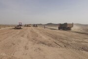 ببینید| ساخت ۳۰ کیلومتر بزرگراه در محور خاش- سراوان با هدف بهره‌گیری از ظرفیت‌های منطقه‌ای، توسعه مبادلات تجاری میان ایران و پاکستان و ارتقای ایمنی حمل‌ونقل کالا و مسافر