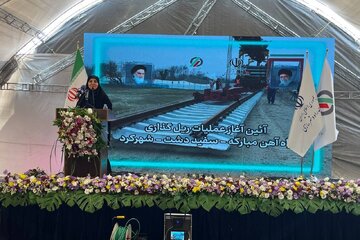 وزیر راه و شهرسازی: امیدوارم سوت قطار تا پایان سال آینده در بام ایران شنیده شود